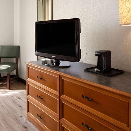 La Quinta Inn By Wyndham Pittsburgh Airport Moon Township Экстерьер фото