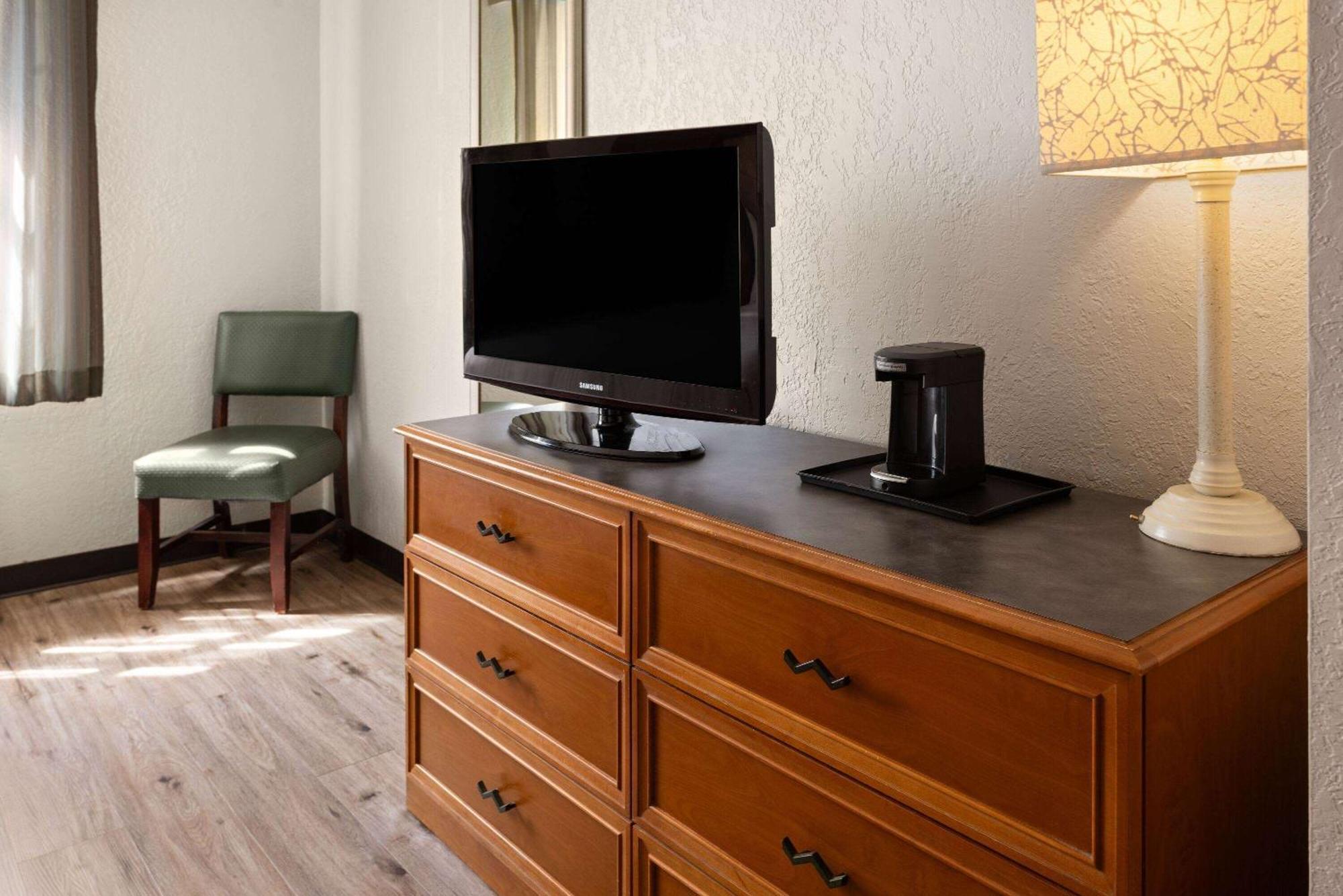 La Quinta Inn By Wyndham Pittsburgh Airport Moon Township Экстерьер фото