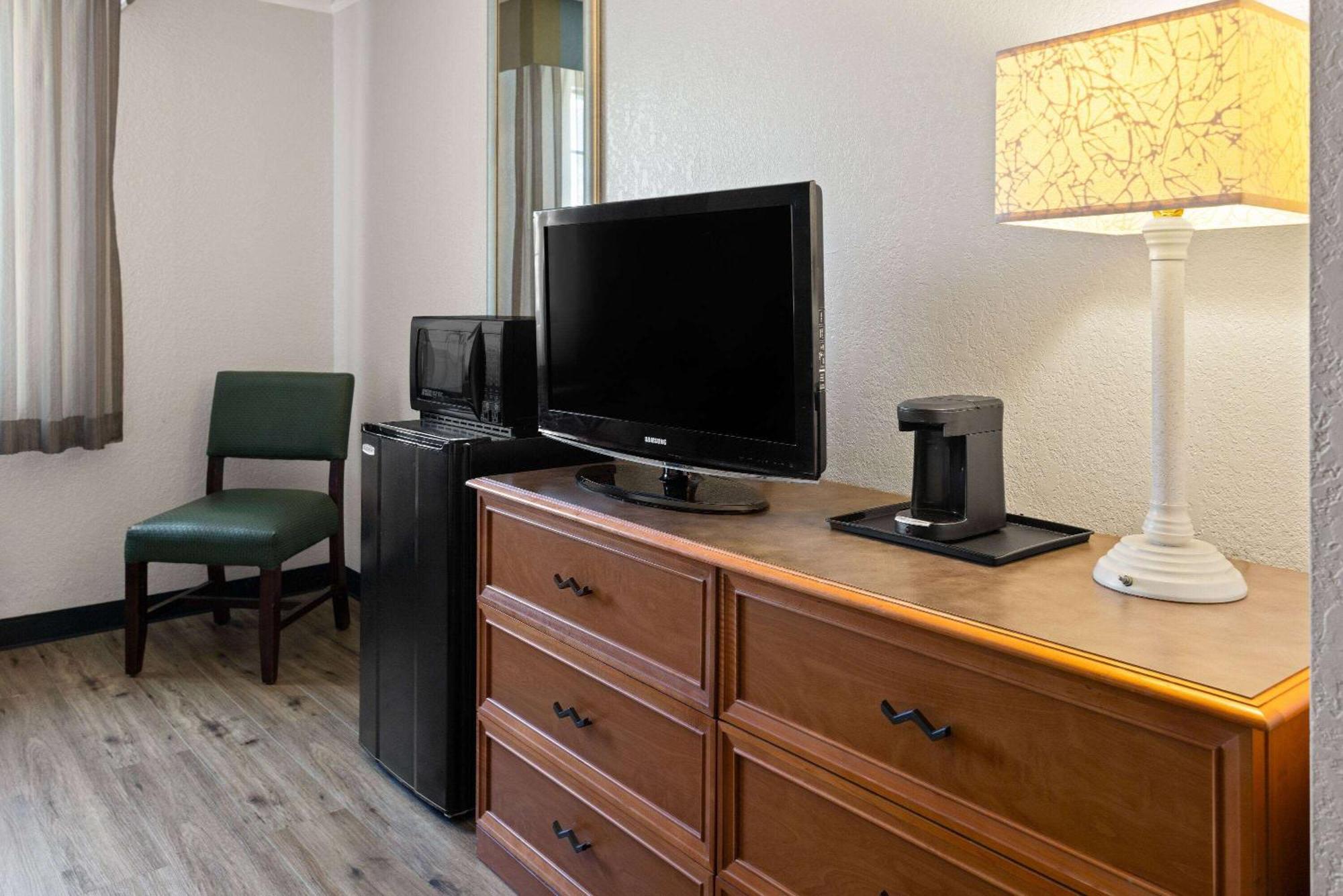 La Quinta Inn By Wyndham Pittsburgh Airport Moon Township Экстерьер фото