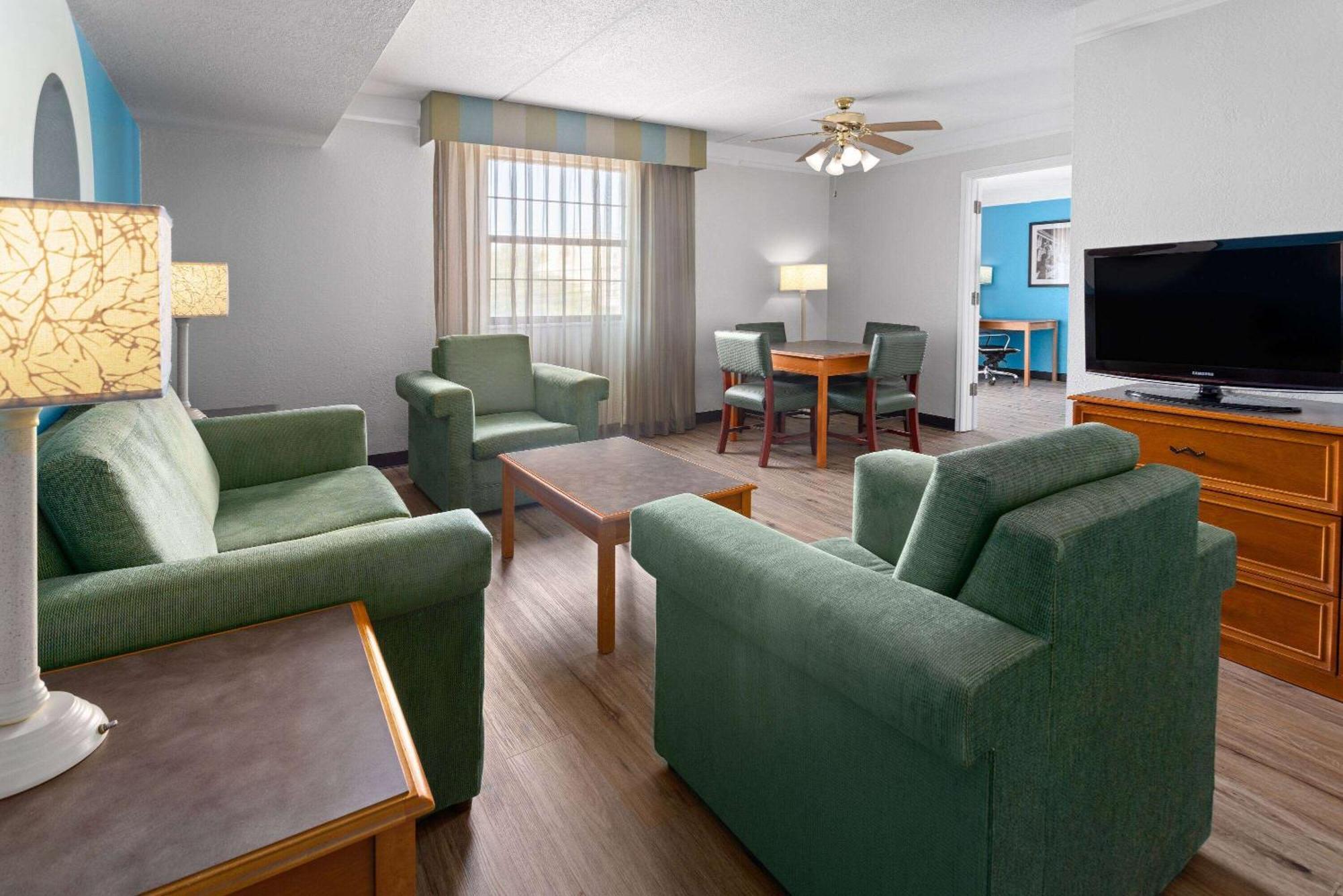 La Quinta Inn By Wyndham Pittsburgh Airport Moon Township Экстерьер фото