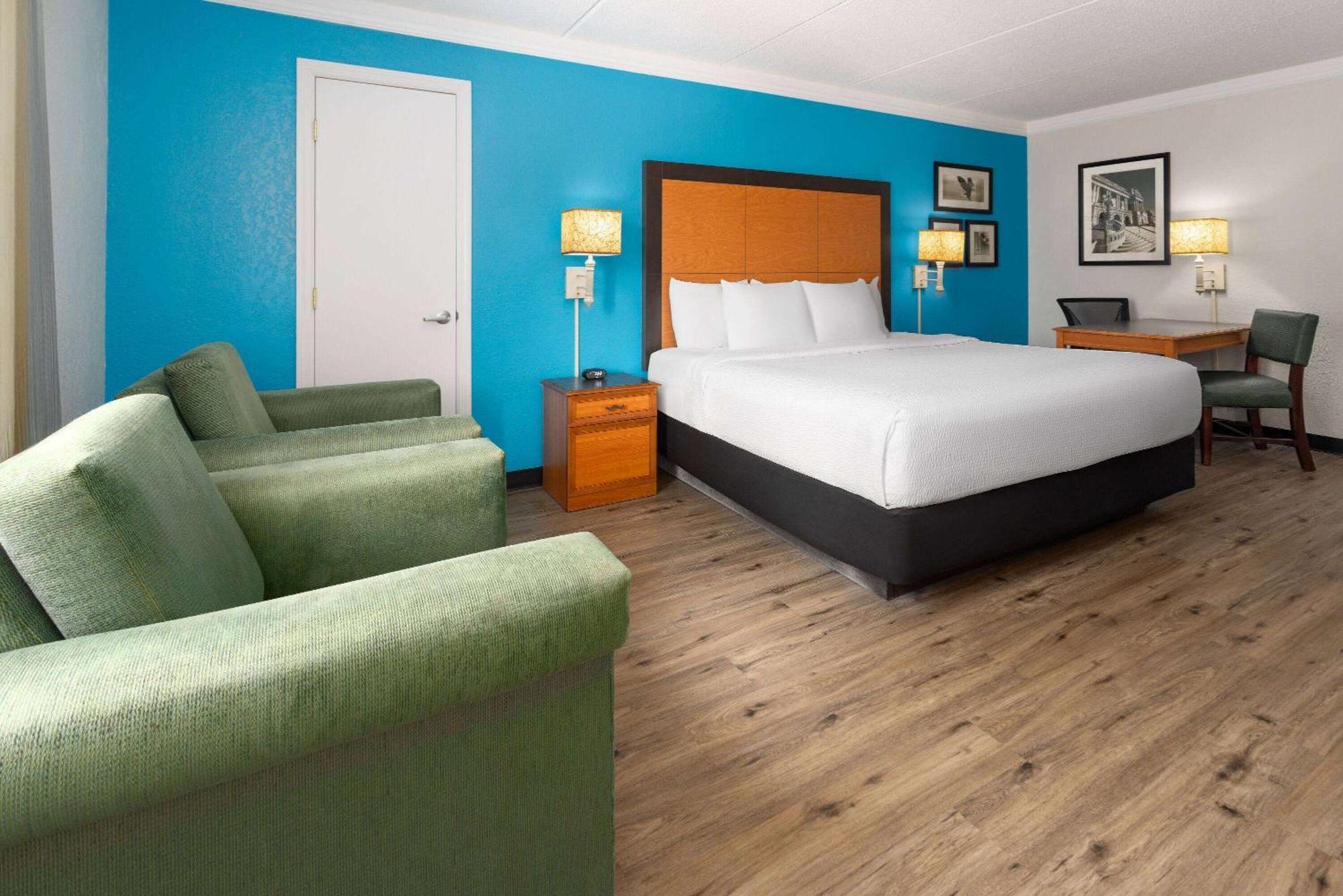 La Quinta Inn By Wyndham Pittsburgh Airport Moon Township Экстерьер фото