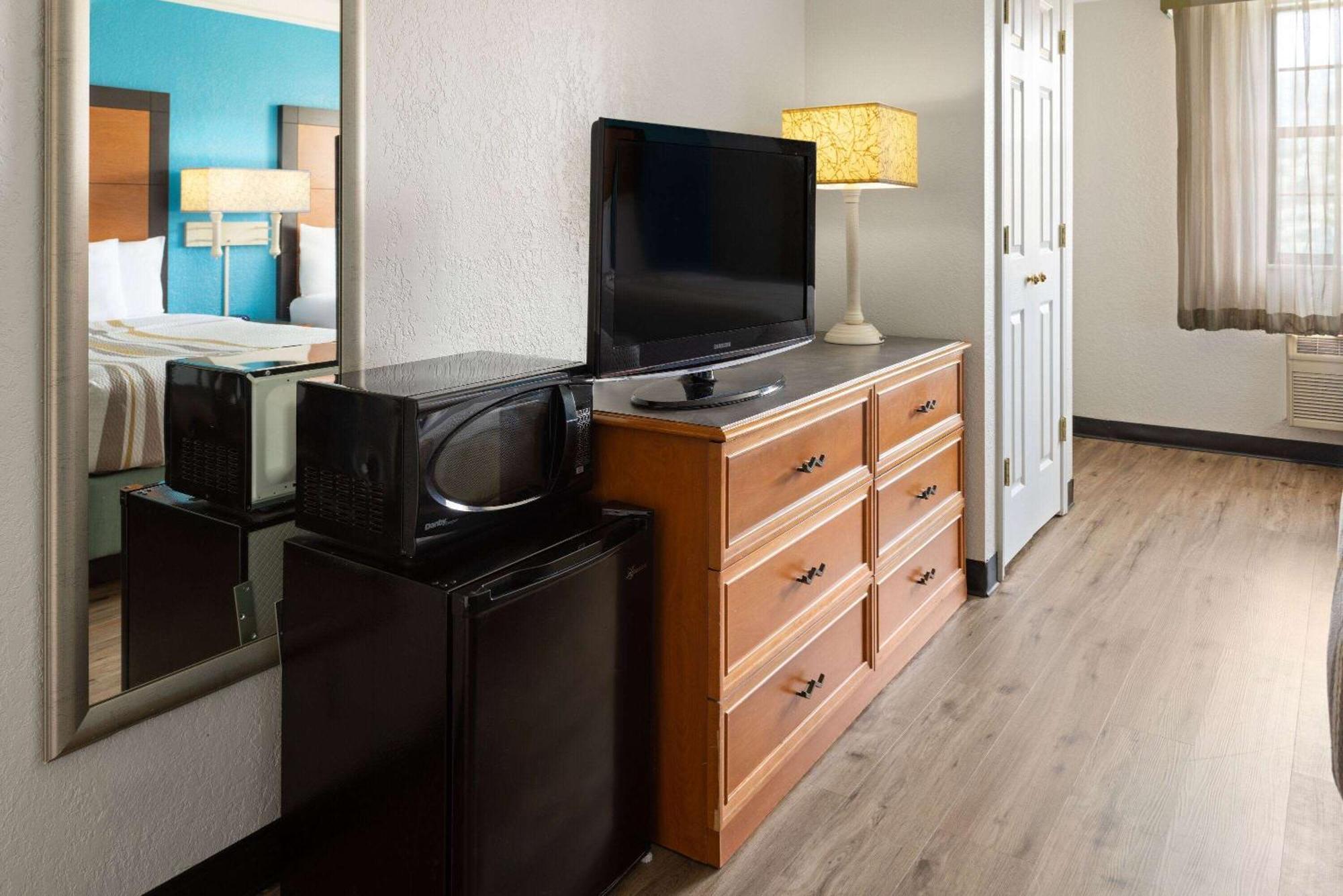 La Quinta Inn By Wyndham Pittsburgh Airport Moon Township Экстерьер фото