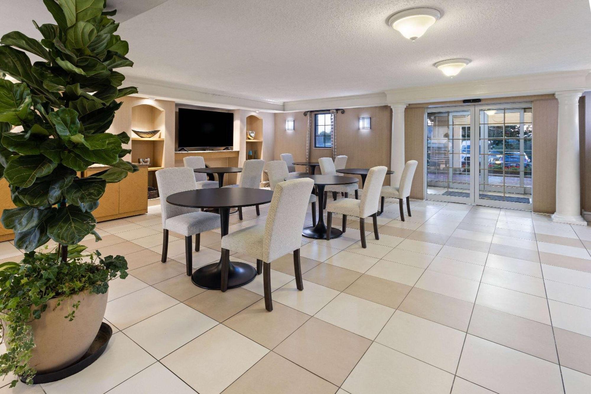 La Quinta Inn By Wyndham Pittsburgh Airport Moon Township Экстерьер фото