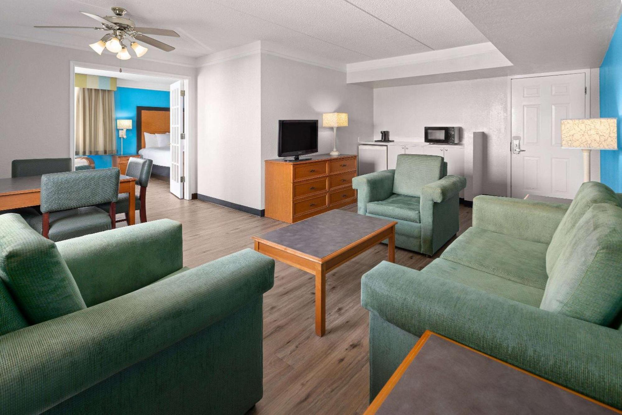 La Quinta Inn By Wyndham Pittsburgh Airport Moon Township Экстерьер фото