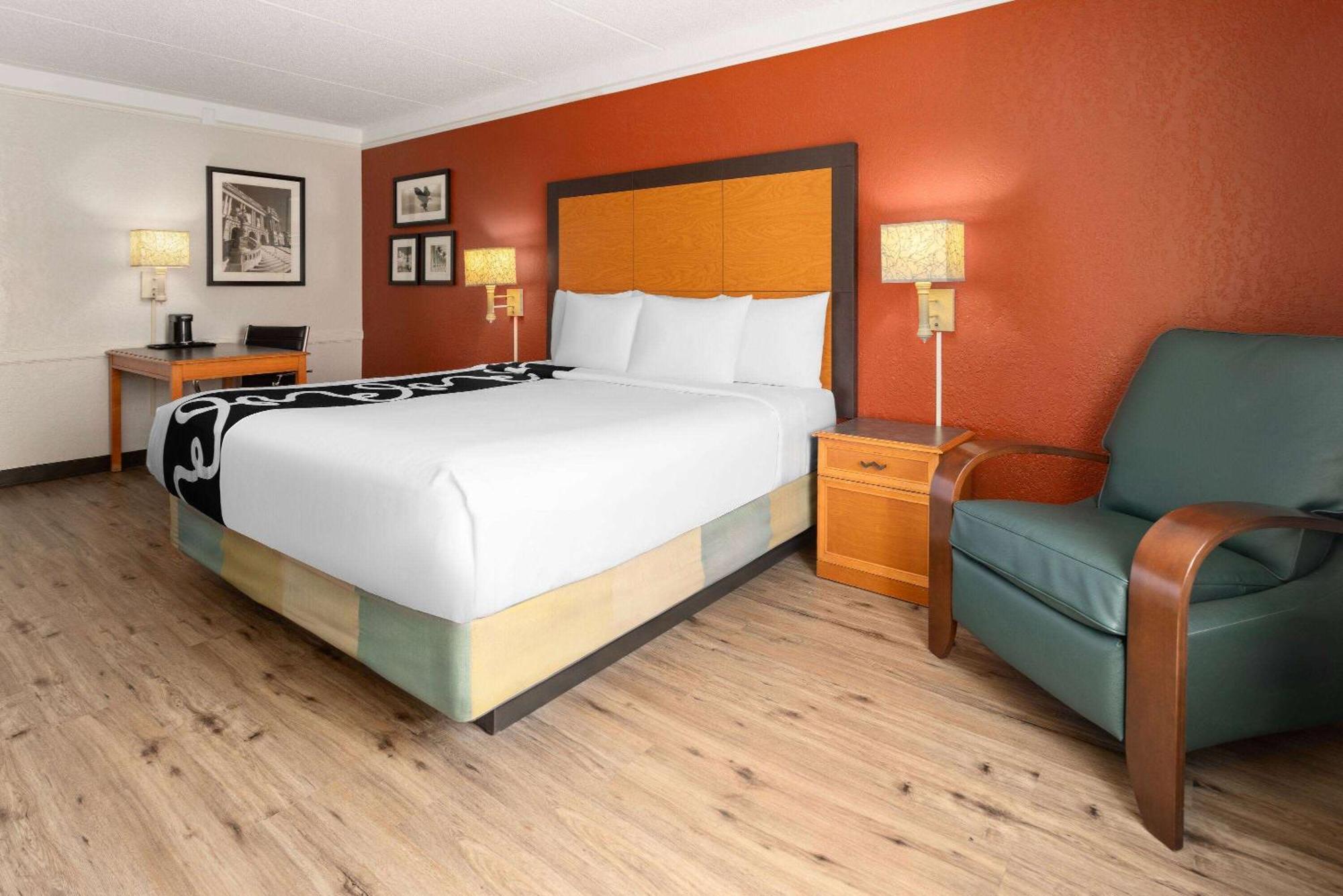 La Quinta Inn By Wyndham Pittsburgh Airport Moon Township Экстерьер фото