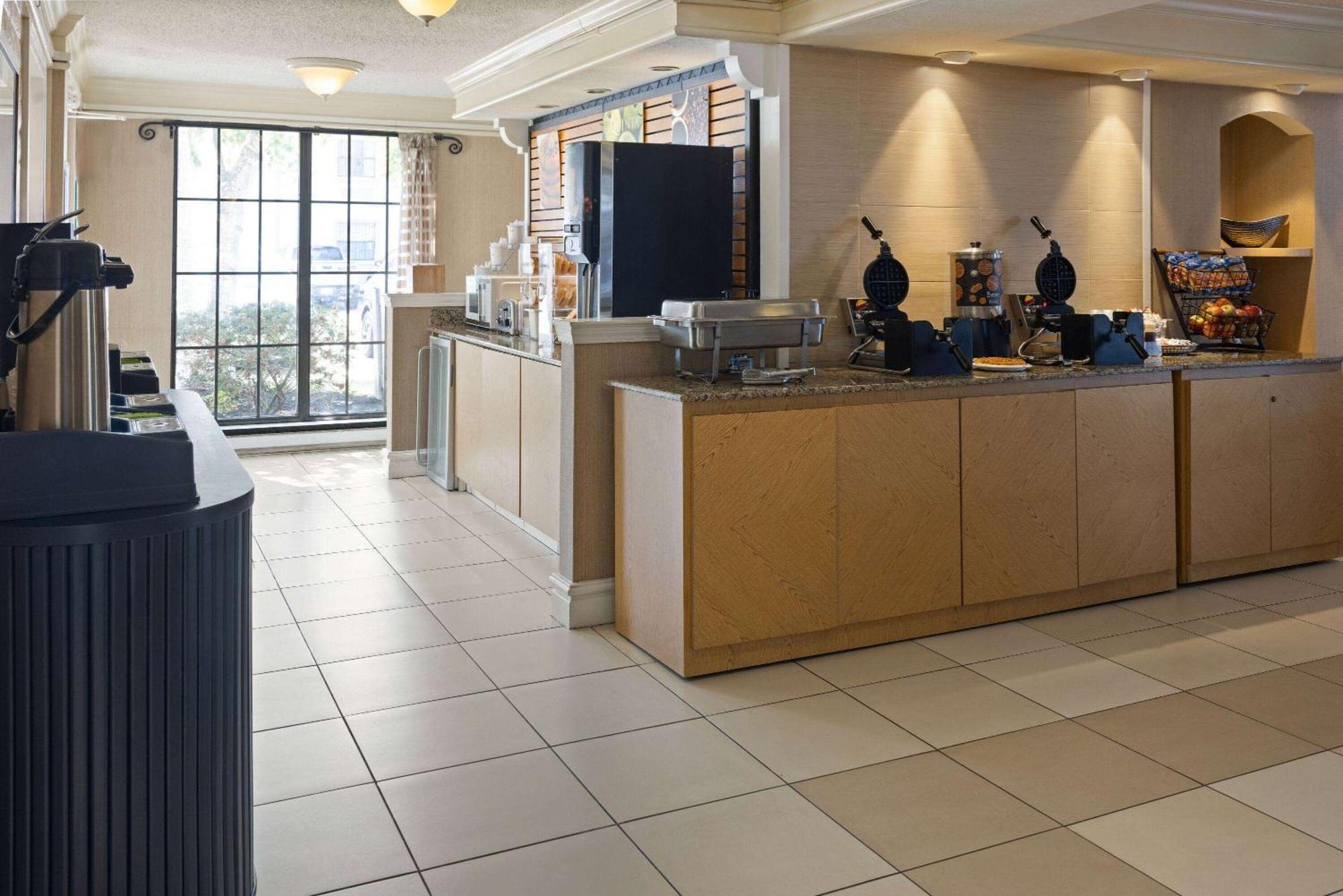 La Quinta Inn By Wyndham Pittsburgh Airport Moon Township Экстерьер фото