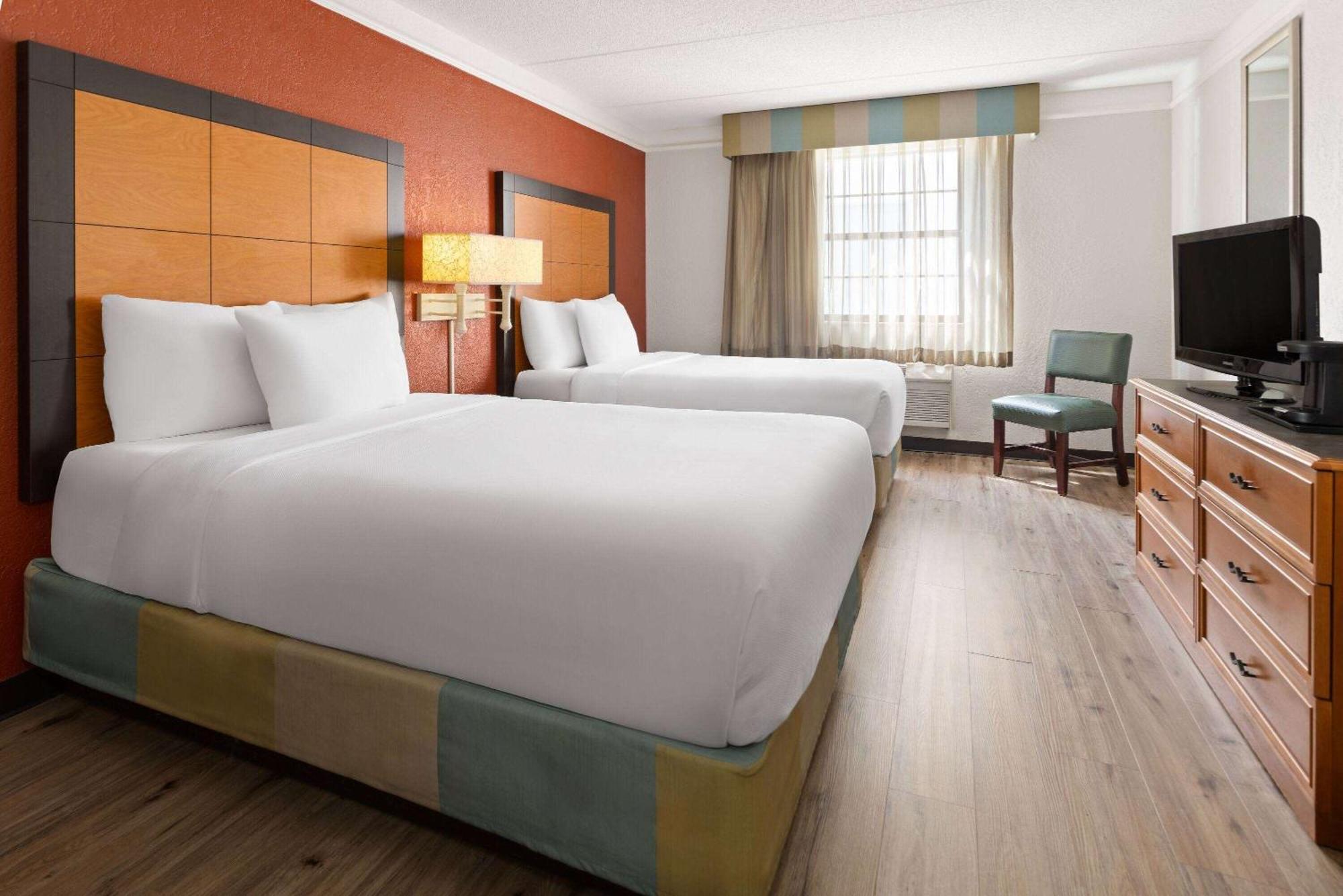 La Quinta Inn By Wyndham Pittsburgh Airport Moon Township Экстерьер фото