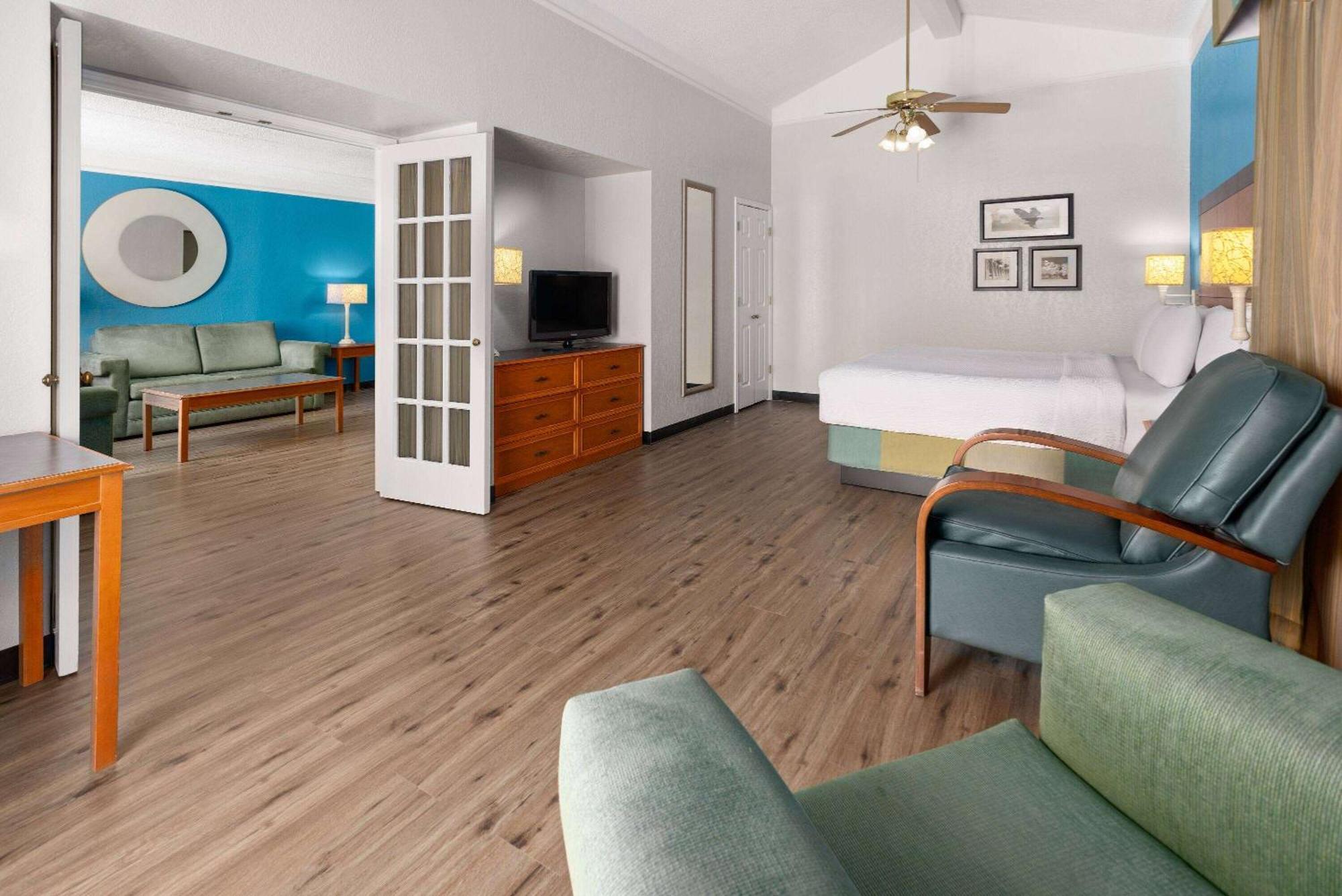 La Quinta Inn By Wyndham Pittsburgh Airport Moon Township Экстерьер фото