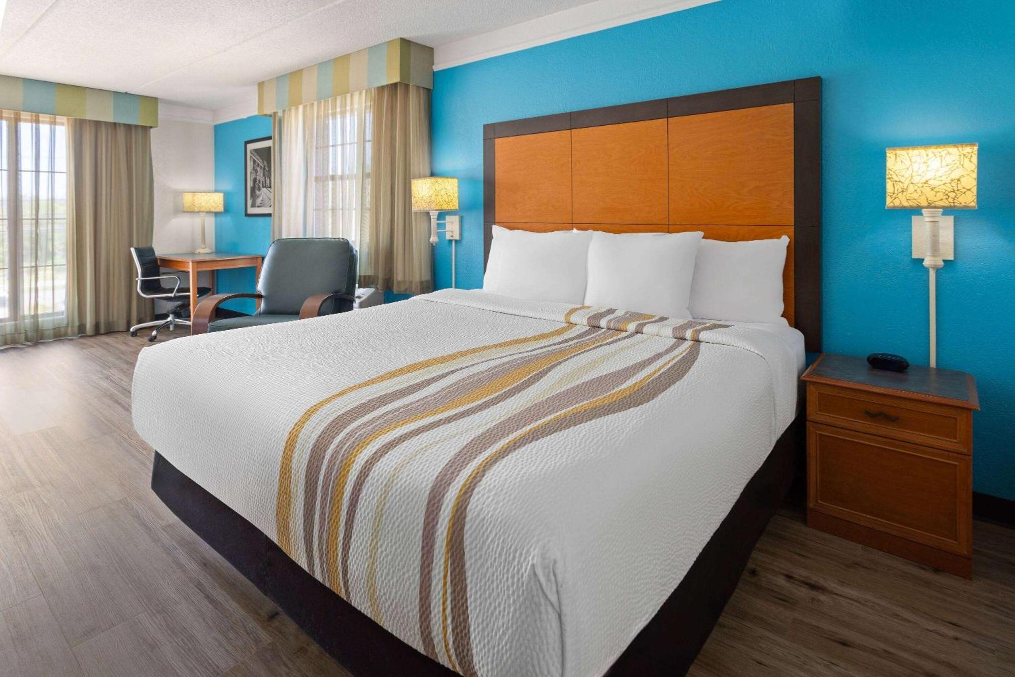 La Quinta Inn By Wyndham Pittsburgh Airport Moon Township Экстерьер фото