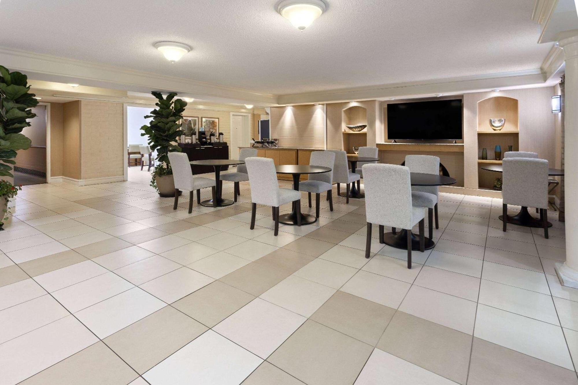 La Quinta Inn By Wyndham Pittsburgh Airport Moon Township Экстерьер фото