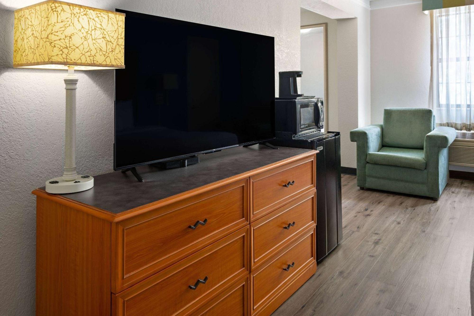 La Quinta Inn By Wyndham Pittsburgh Airport Moon Township Экстерьер фото