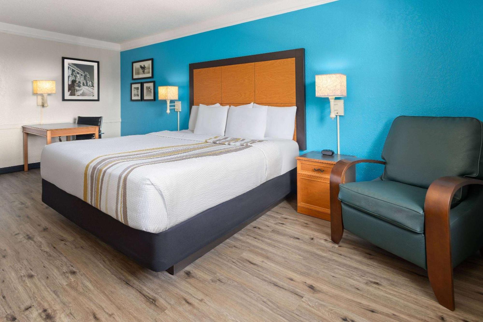 La Quinta Inn By Wyndham Pittsburgh Airport Moon Township Экстерьер фото