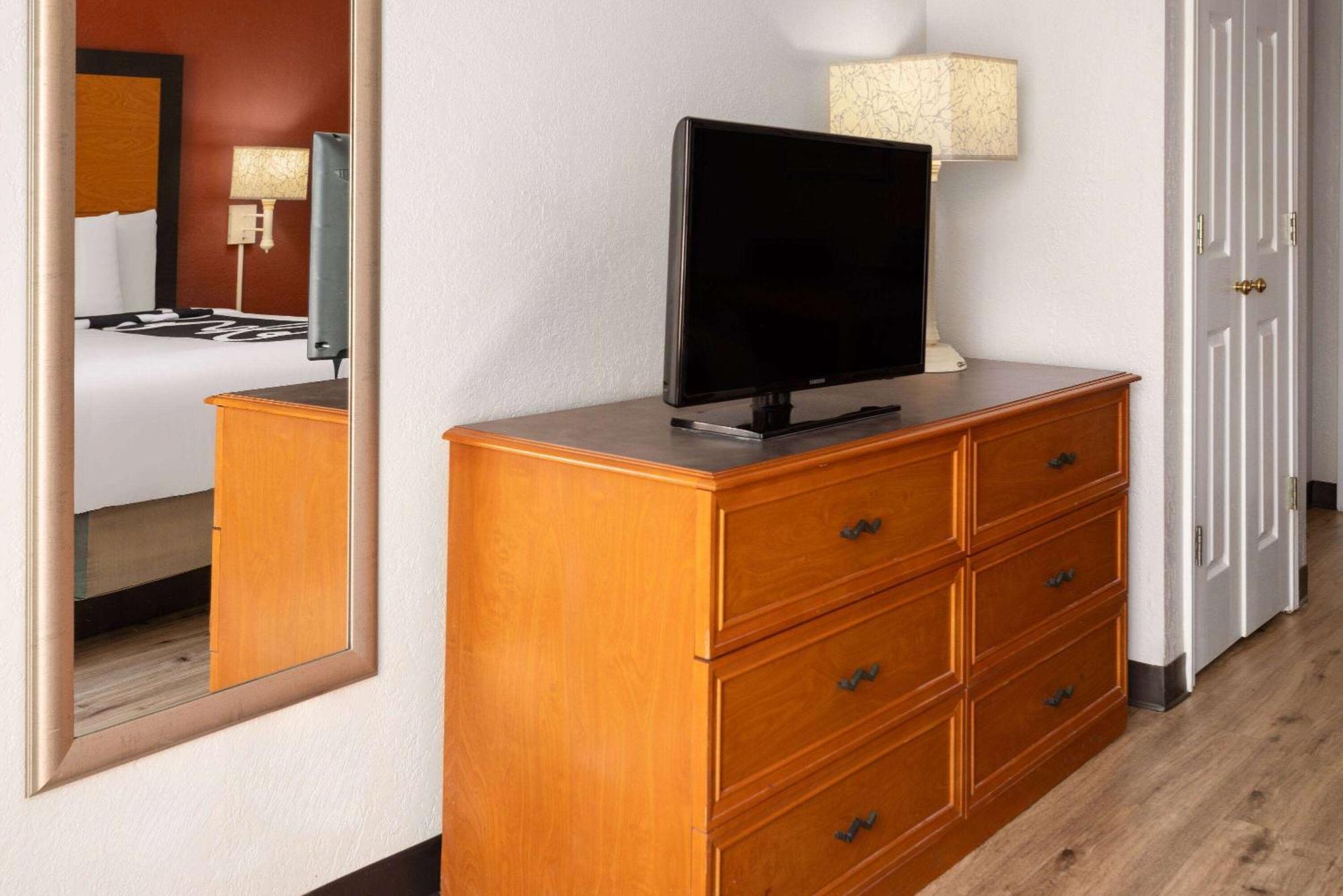 La Quinta Inn By Wyndham Pittsburgh Airport Moon Township Экстерьер фото